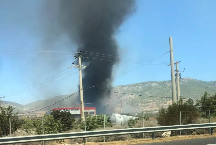 Φωτιά σε εξέλιξη στον Ασπρόπυργο 2 Φωτιά σε εξέλιξη στον Ασπρόπυργο 1