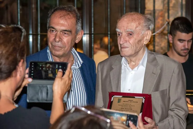 Μπλόκο της Κοκκινιάς: Επιζώντα τίμησε ο Δήμος Νίκαιας- Αγίου Ιωάννη Ρέντη 2 Μπλόκο της Κοκκινιάς: Επιζώντα τίμησε ο Δήμος Νίκαιας- Αγίου Ιωάννη Ρέντη 1