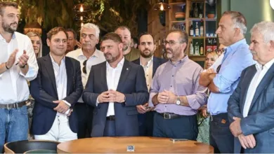 Μία εικόνα, χίλιες λέξεις: Μόνοι τους και όλοι μας! 9