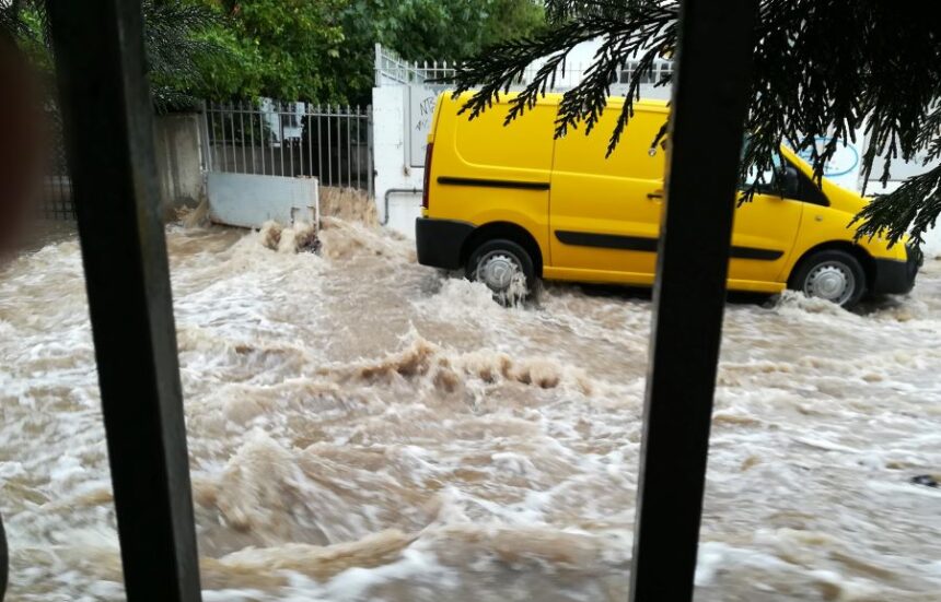 Χαϊδάρι: Ποτάμια, λίμνες, πτώση δέντρων, διακοπή ρεύματος -Βίντεο και φωτογραφίες - Μήνυμα από το 112 1