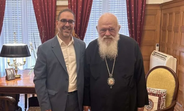 Την ευχή του Αρχιεπισκόπου Αθηνών έλαβε ο Άρης Πανόπουλος 2 Την ευχή του Αρχιεπισκόπου Αθηνών έλαβε ο Άρης Πανόπουλος 1