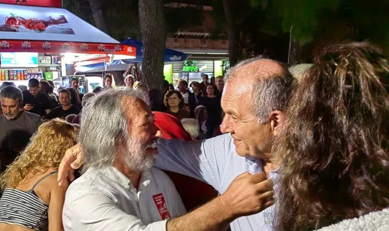 Το γλέντι στο κιόσκι της Λαϊκής Συσπείρωσης καλά κρατεί - Συμμετοχή πολιτών από διάφορους πολιτικούς χώρους 19
