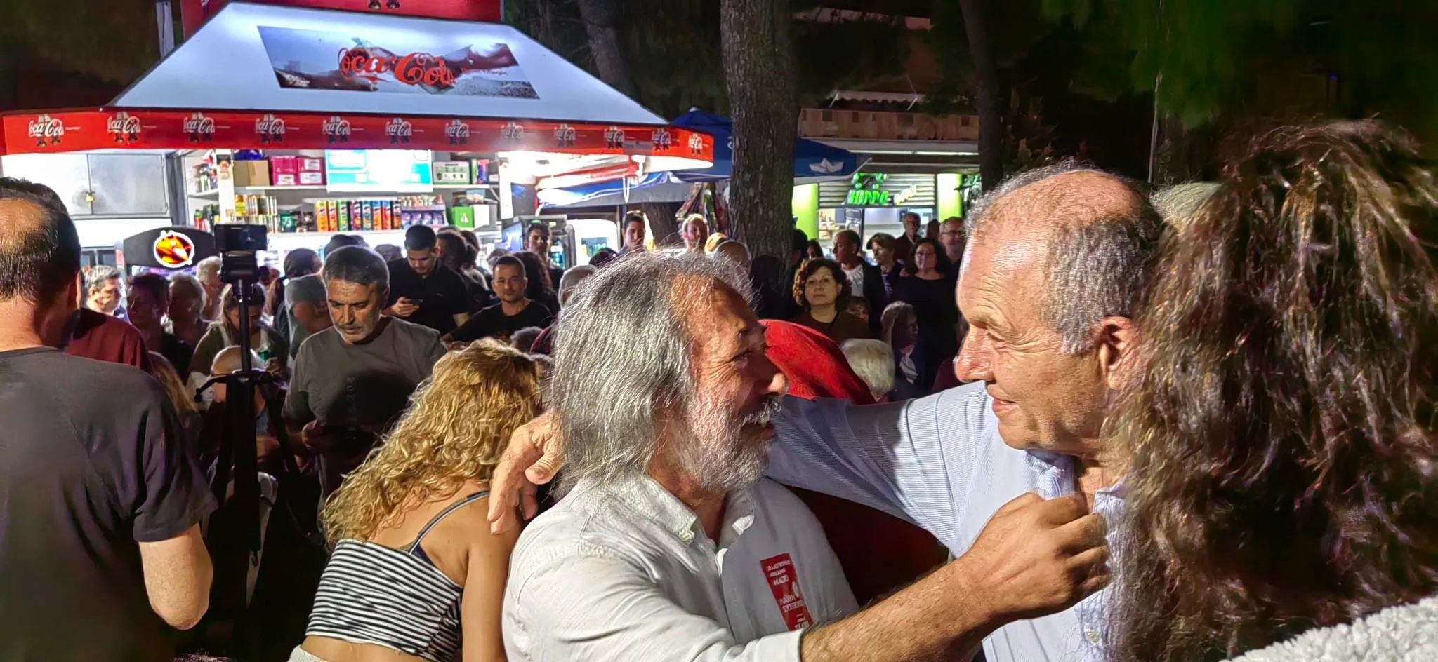 Εικόνα από τα εκλογικά κέντρα των δύο υποψηφίων 17