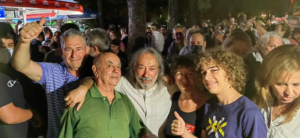 Το γλέντι στο κιόσκι της Λαϊκής Συσπείρωσης καλά κρατεί - Συμμετοχή πολιτών από διάφορους πολιτικούς χώρους 15