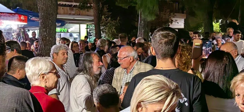 Το γλέντι στο κιόσκι της Λαϊκής Συσπείρωσης καλά κρατεί - Συμμετοχή πολιτών από διάφορους πολιτικούς χώρους 5