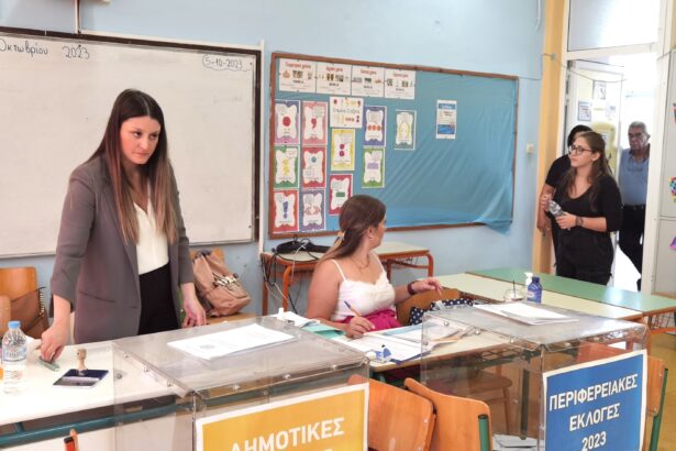 Νωχελική κίνηση στα εκλογικά κέντρα, ερωτηματικό το ύψος της αποχής 11