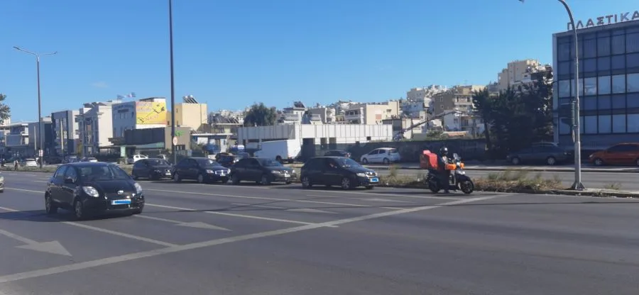 Στην εντατική δικυκλιστής μετά από τροχαίο στη Λεωφόρο Αθηνών 4 Στην εντατική δικυκλιστής μετά από τροχαίο στη Λεωφόρο Αθηνών 3