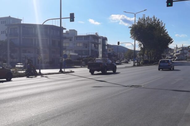 Στην εντατική δικυκλιστής μετά από τροχαίο στη Λεωφόρο Αθηνών 11