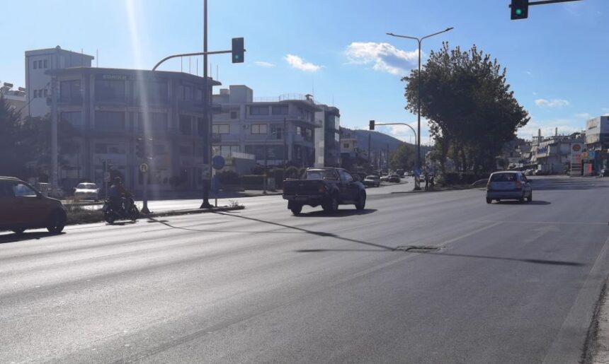 Στην εντατική δικυκλιστής μετά από τροχαίο στη Λεωφόρο Αθηνών 1