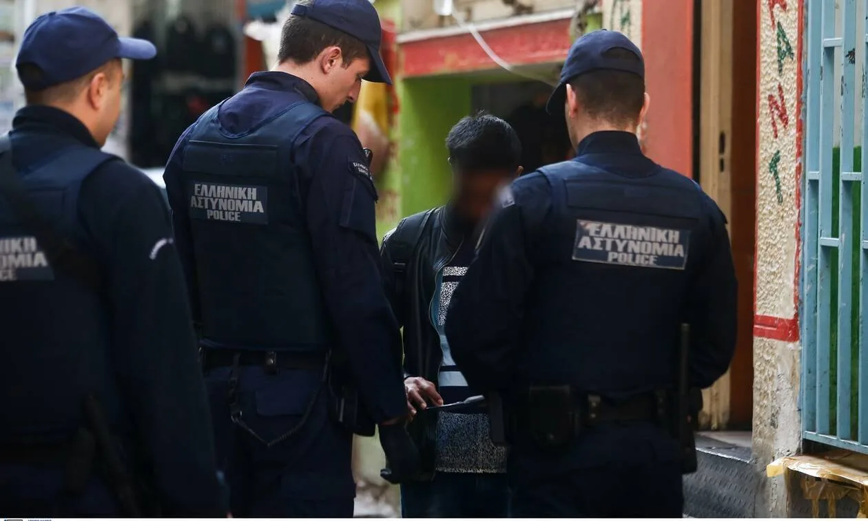 Ασπρόπυργος: Η μαφία πλαστών ταυτοτήτων, οι σκληροί κακοποιοί και τα κέρδη εκατομμυρίων ευρώ 3 μαφία πλαστών ταυτοτήτων