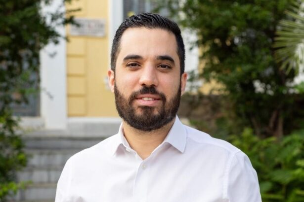 "Η ειρωνεία και η αδικία! Αυτός που δημιούργησε το πρόβλημα και αυτός που πασχίζει να το λύσει!" 11