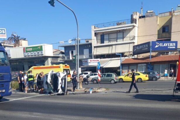 Σφοδρή σύγκρουση ΙΧ στη Λεωφόρο Αθηνών 27