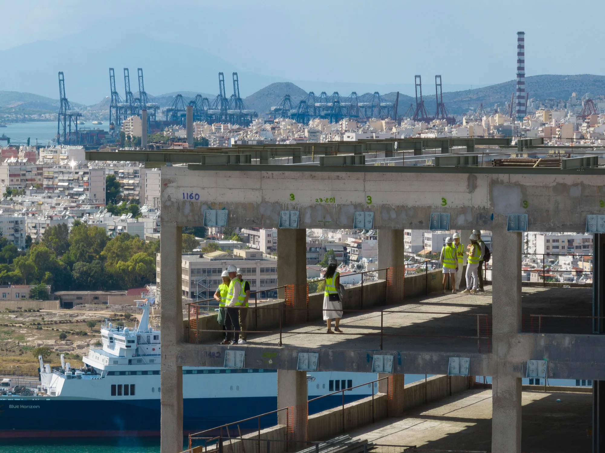 Βίντεο - Δείτε πώς ο Πύργος Πειραιά μεταμορφώνεται σε Piraeus Tower 4 Βίντεο - Δείτε πώς ο Πύργος Πειραιά μεταμορφώνεται σε Piraeus Tower 3