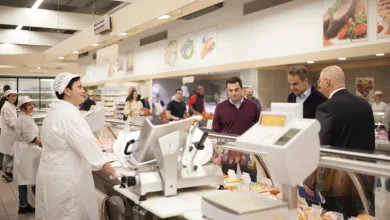 "Έφοδος" Μητσοτάκη σε σούπερ μάρκετ της Λ. Αθηνών για τη "Μόνιμη Μείωση Τιμής" 10