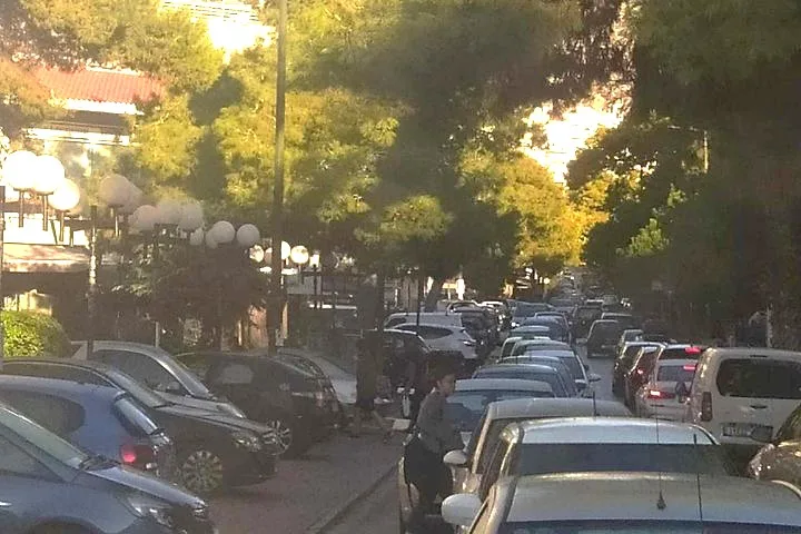 "Παγιδευμένοι σαν τα ποντίκια!" 4 "Παγιδευμένοι σαν τα ποντίκια!" 3