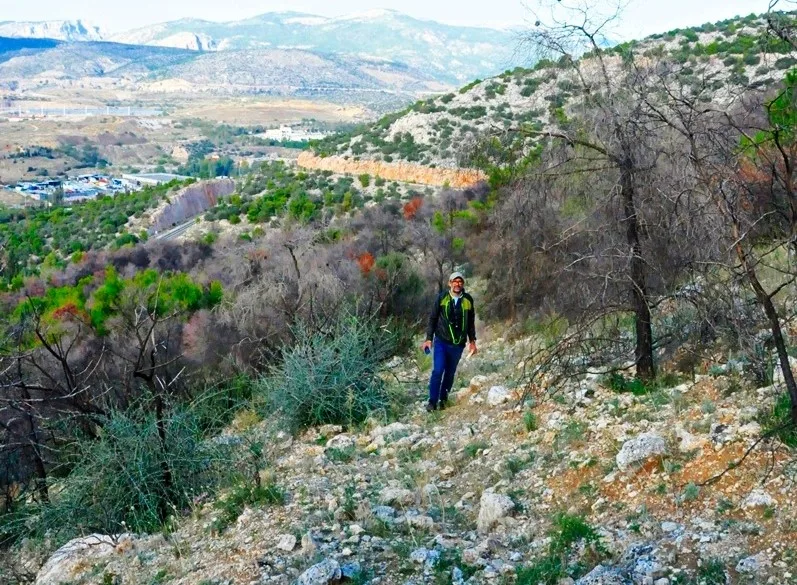 Ένα σπασμένο κεραμίδι που βρέθηκε στο Ποικίλο γεννά πλήθος ιστορικά ερωτήματα 8 Ένα σπασμένο κεραμίδι που βρέθηκε στο Ποικίλο γεννά πλήθος ιστορικά ερωτήματα 7