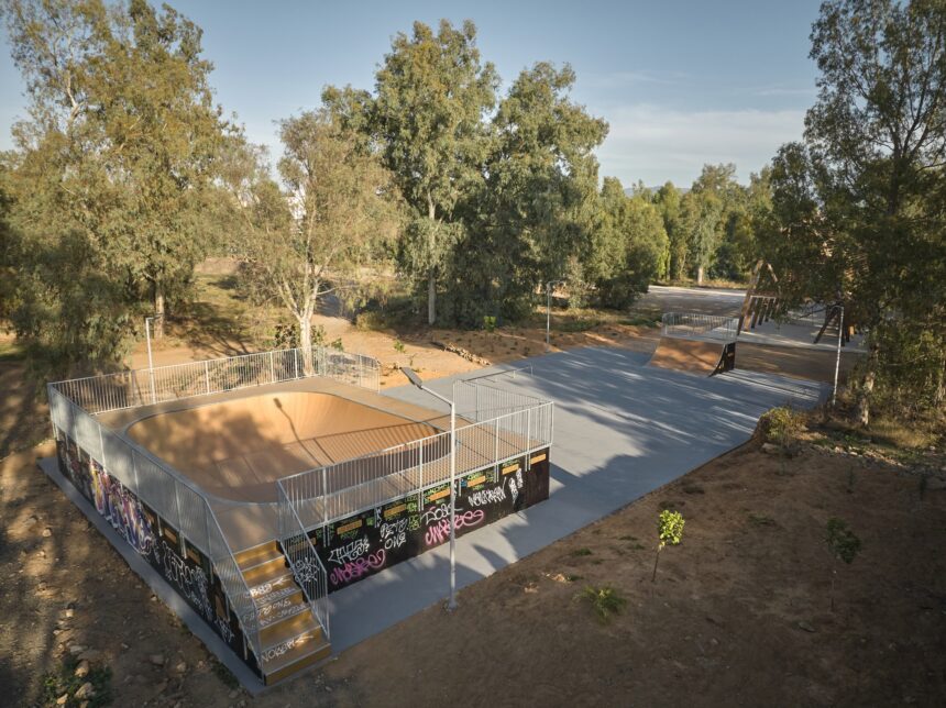 Το υπέροχο μεγάλο bowl του νέου skatepark της Ελευσίνας 1