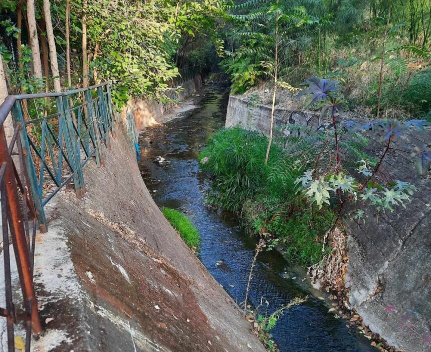 Τελικά, έχουμε ένα ποταμάκι με πηγαίο νερό στο Χαϊδάρι, γίνεται να το αξιοποιήσουμε; - Ο Πελετίδειος δρόμος 2 Τελικά, έχουμε ένα ποταμάκι με πηγαίο νερό στο Χαϊδάρι, γίνεται να το αξιοποιήσουμε; - Ο Πελετίδειος δρόμος 1