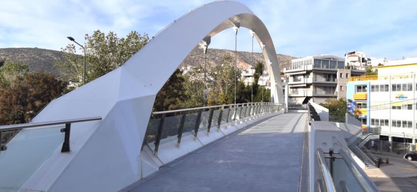 Πλήρως λειτουργική η πεζογέφυρα του Δάσους 1