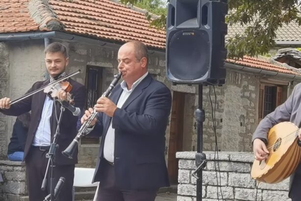 Ο Αλέξανδρος Αρκαδόπουλος τιμά τον δάσκαλό του Γρηγόρη Καψάλη στον Ελαφότοπο - Βίντεο 7