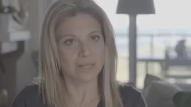 Έχασε την κόρη της στα Τέμπη: Με ενοχλεί σαν μια μύγα που πετάει γύρω μου - Βίντεο 19