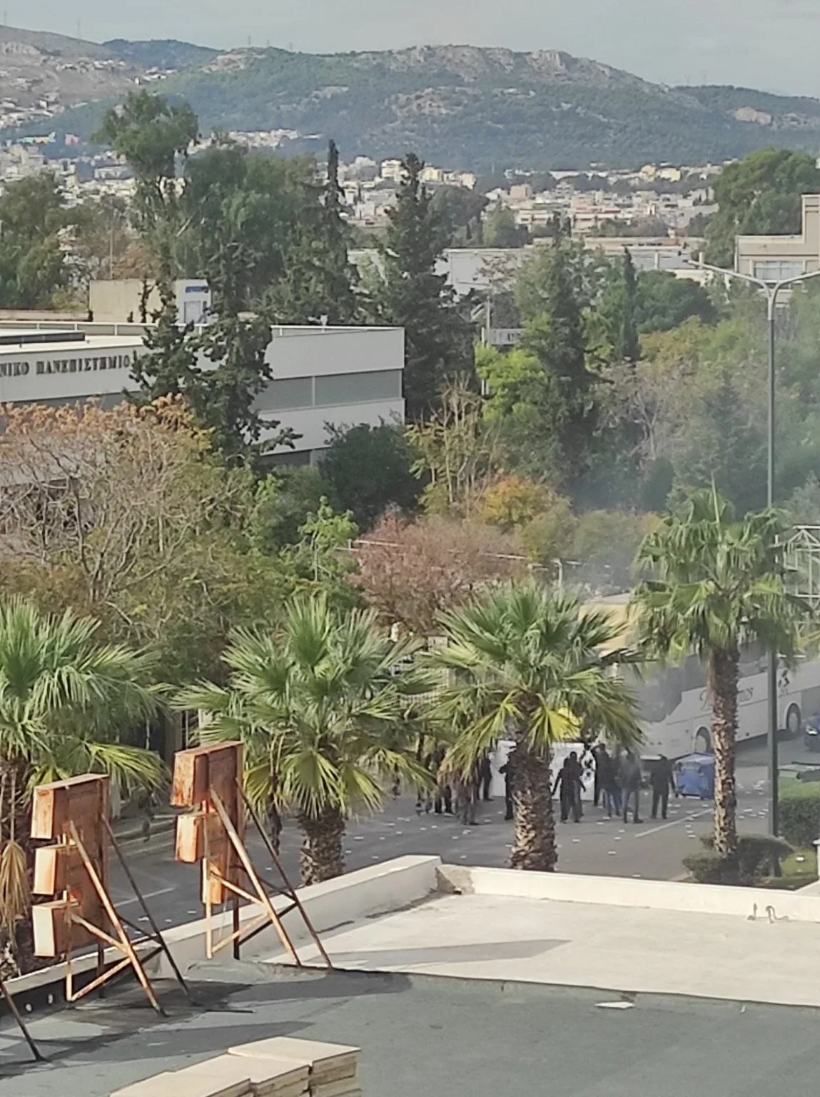 Επεισόδια στην Ιερά Οδό έξω από τη Γεωπονική 4 Επεισόδια στην Ιερά Οδό έξω από τη Γεωπονική 3