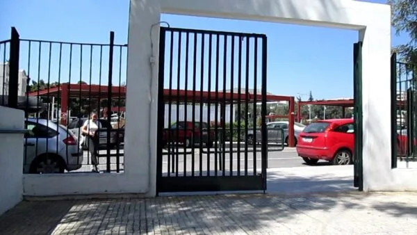 Τα "σπάσανε" πάλι σε κεντρικό σχολείο 2 Τα "σπάσανε" πάλι σε κεντρικό σχολείο 1