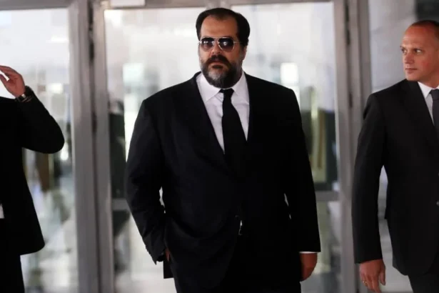 Η μάχη για τα δέντρα στους σταθμούς του Μετρό, "το άβατο των Εξαρχείων" και ο ακτιβιστής Νικόλας Πατέρας 33