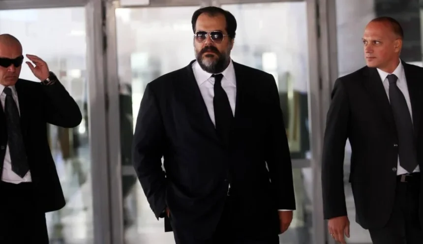 Η μάχη για τα δέντρα στους σταθμούς του Μετρό, "το άβατο των Εξαρχείων" και ο ακτιβιστής Νικόλας Πατέρας 1
