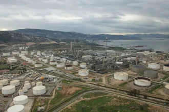 Επεκτείνονται κατά 100 στρ. τα ΕΛΠΕ - Επενδυτικός συνωστισμός γύρω από την Εθνική Οδό 23