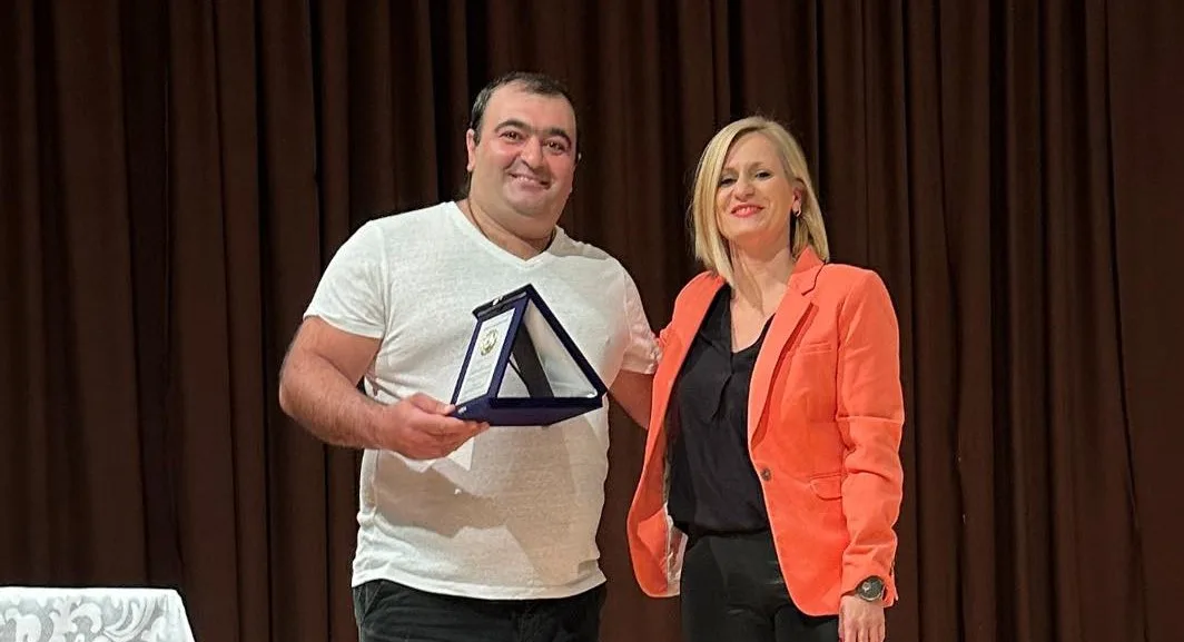 Χαϊδάρι: Βράβευση επιτυχόντων στα ΑΕΙ - Μαζί τους και 5 συμπολίτες που ξεχώρισαν για τις πράξεις τους 2 Χαϊδάρι: Βράβευση επιτυχόντων στα ΑΕΙ - Μαζί τους και 5 συμπολίτες που ξεχώρισαν για τις πράξεις τους 1