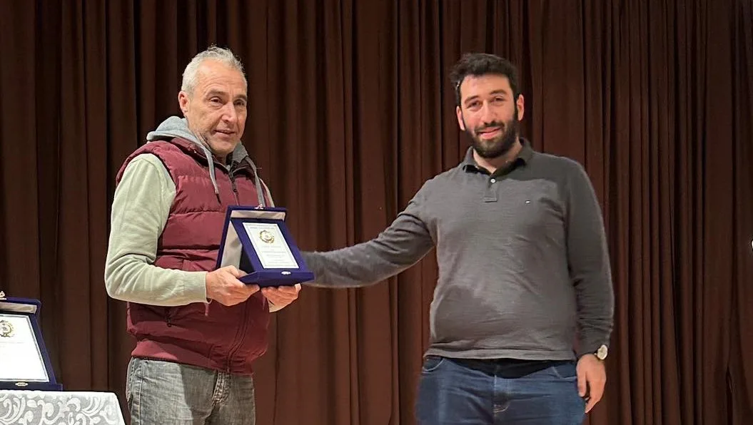 Χαϊδάρι: Βράβευση επιτυχόντων στα ΑΕΙ - Μαζί τους και 5 συμπολίτες που ξεχώρισαν για τις πράξεις τους 4 Χαϊδάρι: Βράβευση επιτυχόντων στα ΑΕΙ - Μαζί τους και 5 συμπολίτες που ξεχώρισαν για τις πράξεις τους 3