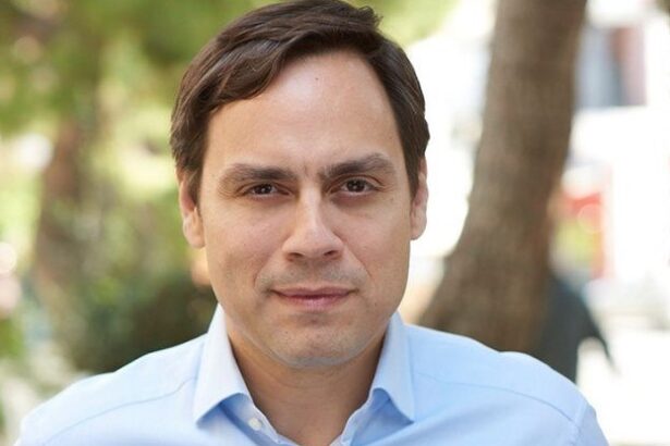 Στο σαλόνι του Β. Ντηνιακού | "Στολίσαμε και φέτος. Καλά Χριστούγεννα σε όλους!" 7