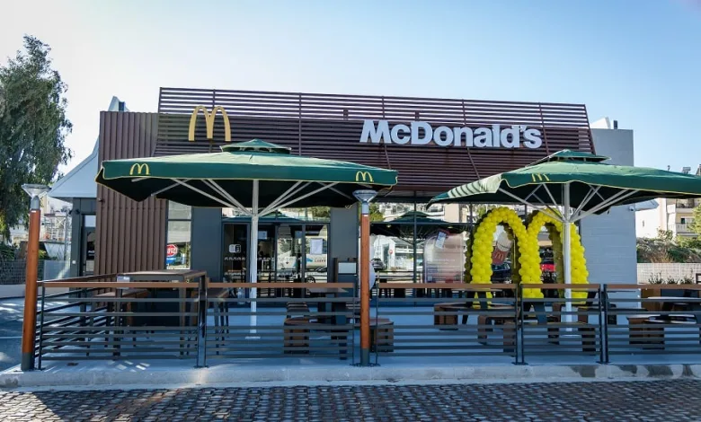 Εστιατόριο McDonald’s στο Χαϊδάρι 2 Εστιατόριο McDonald’s στο Χαϊδάρι 1
