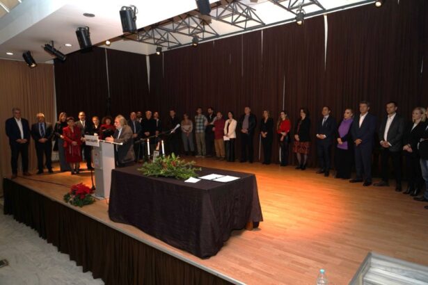 Ορκίστηκαν ο Μιχάλης Σελέκος και τα μέλη του νέου Δημοτικού Συμβουλίου - Βίντεο 45