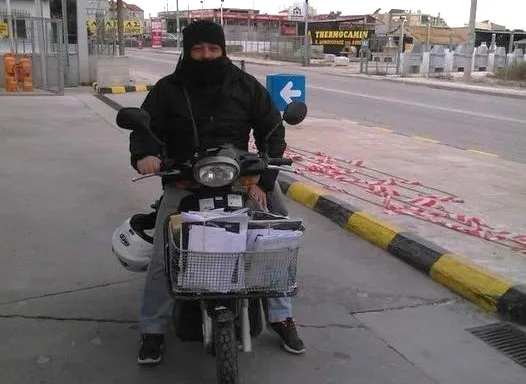 Αφιερωμένο σε όσους νομίζουν ότι ο ταχυδρόμος τους είναι δημόσιος υπάλληλος 2 Αφιερωμένο σε όσους νομίζουν ότι ο ταχυδρόμος τους είναι δημόσιος υπάλληλος 1