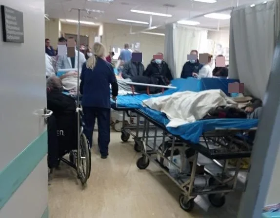 Επιστολή στον Άδωνι: 9 ώρες με τον άρρωστο πατέρα μου στα Επείγοντα 2 Επιστολή στον Άδωνι: 9 ώρες με τον άρρωστο πατέρα μου στα Επείγοντα 1