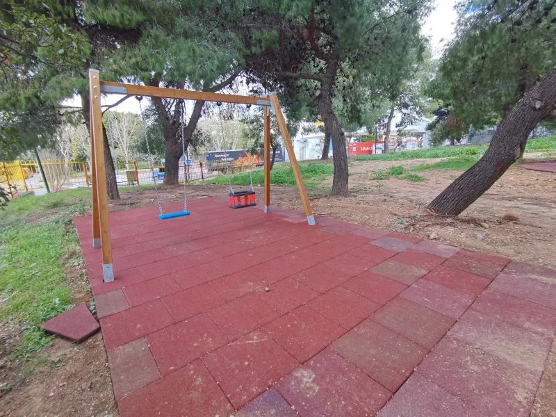Σφραγίστηκε "με το καλημέρα" η παιδική χαρά 4 Σφραγίστηκε "με το καλημέρα" η παιδική χαρά 3