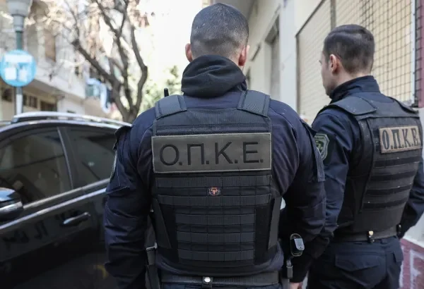 Πετρούπολη: Συνελήφθη ανήλικος έξω από σχολείο με μπαλτά 29 εκατοστών 123