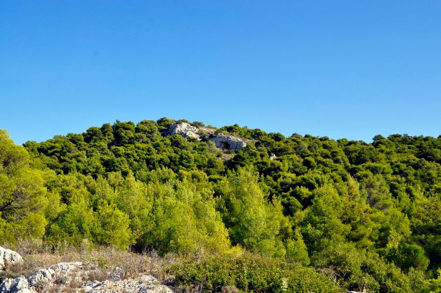 Όρος Αιγάλεω: Βρέθηκε το σπήλαιο του γέροντα Αιμιλιανού, ηγούμενου της Μονής Σίμωνος Πέτρας 8 Όρος Αιγάλεω: Βρέθηκε το σπήλαιο του γέροντα Αιμιλιανού, ηγούμενου της Μονής Σίμωνος Πέτρας 7