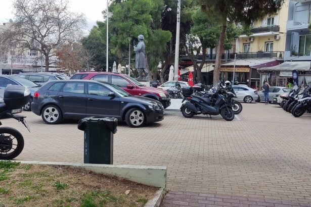 Της πλατείας το κάγκελο... 19