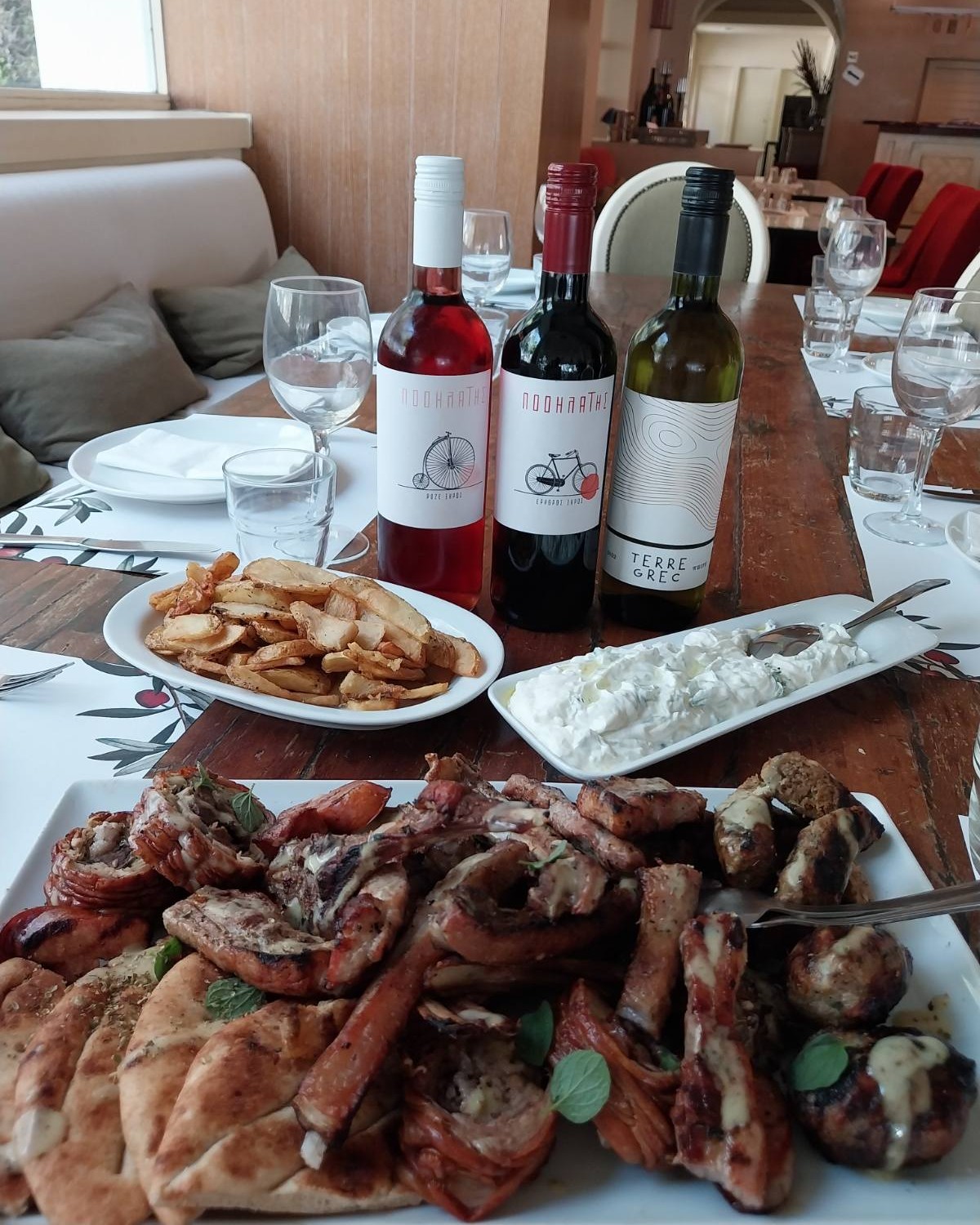 Εστιατόριο Γιορτή: Την Τσικνοπέμπτη meating με... 4 Εστιατόριο Γιορτή: Την Τσικνοπέμπτη meating με... 3