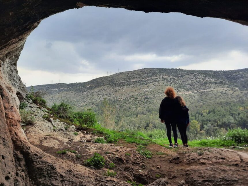 Περίπατοι των ΚΑΠΗ Χαϊδαρίου στο Σπήλαιο του Πανός και στο Άλσος Δαφνίου 1