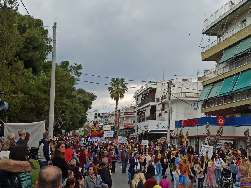 Πολλοί μασκαράδες και ωραίο κέφι, αλλά η βροχή είχε άλλα σχέδια - Ραντεβού όμως το βράδυ στη Τζαμάλα 1