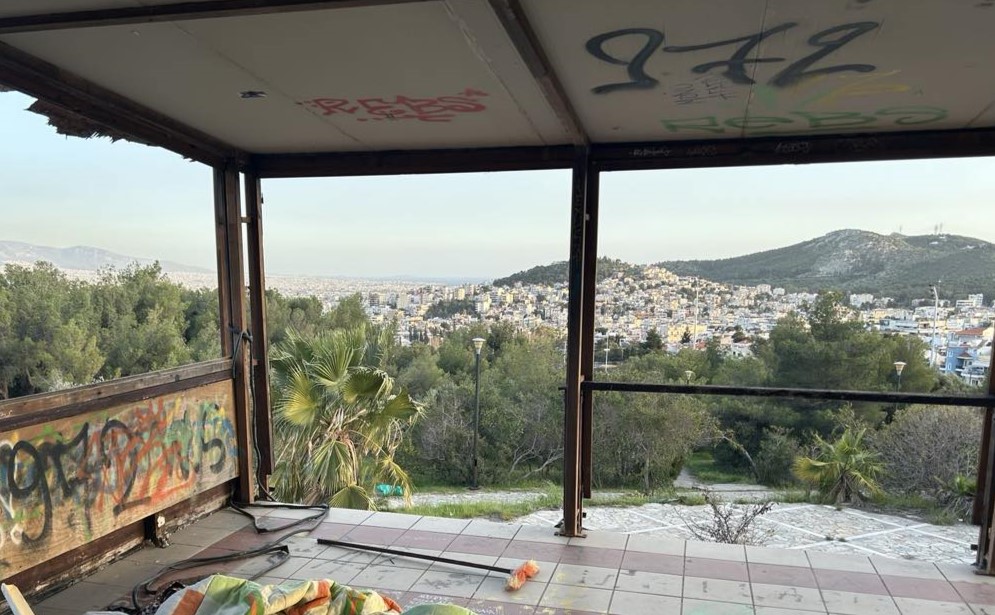 Ποιον ρόλο έπαιξε η καφετέρια "Θεαθήναι" στον δασικό αποχαρακτηρισμό του Πάρκου Νεολαίας; 3