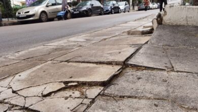 Γυναίκα έπεσε και έσπασε τον ώμο της σε πεζοδρόμιο 3