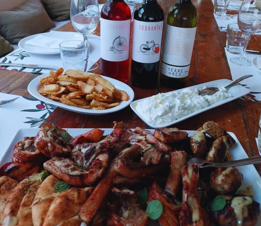 Εστιατόριο Γιορτή: Την Τσικνοπέμπτη meating με... 2 Εστιατόριο Γιορτή: Την Τσικνοπέμπτη meating με... 1