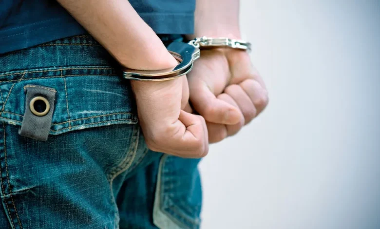 Δεμένος στο Δρομοκαΐτειο κατέληξε αυτιστικός μαθητής από τη Χίο 2 Δεμένος στο Δρομοκαΐτειο κατέληξε αυτιστικός μαθητής από τη Χίο 1