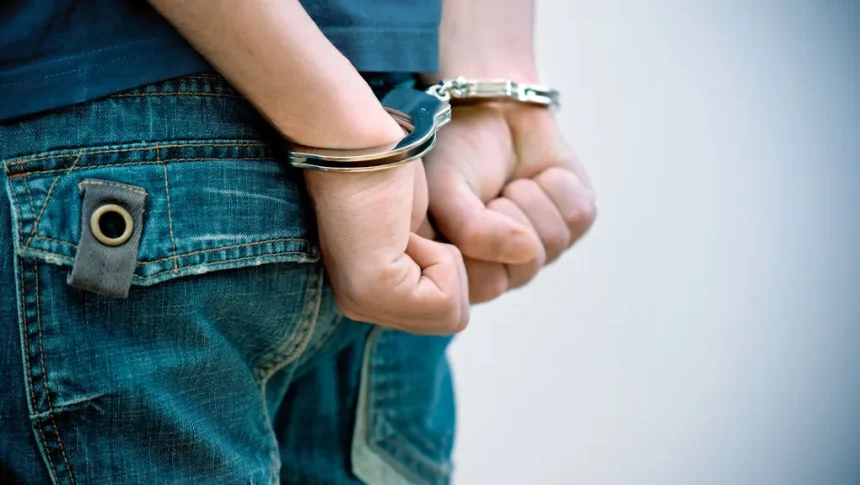Δεμένος στο Δρομοκαΐτειο κατέληξε αυτιστικός μαθητής από τη Χίο 1