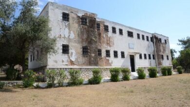 Κώστας Αρζόγλου - Κερασία Σαμαρά στη σημερινή τελετή του Δήμου στο Μπλοκ 15 50